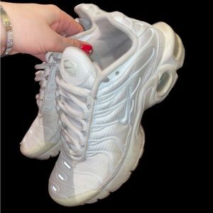 Nike Air Max Plus Platinum White Women's Size 6 (4Y)